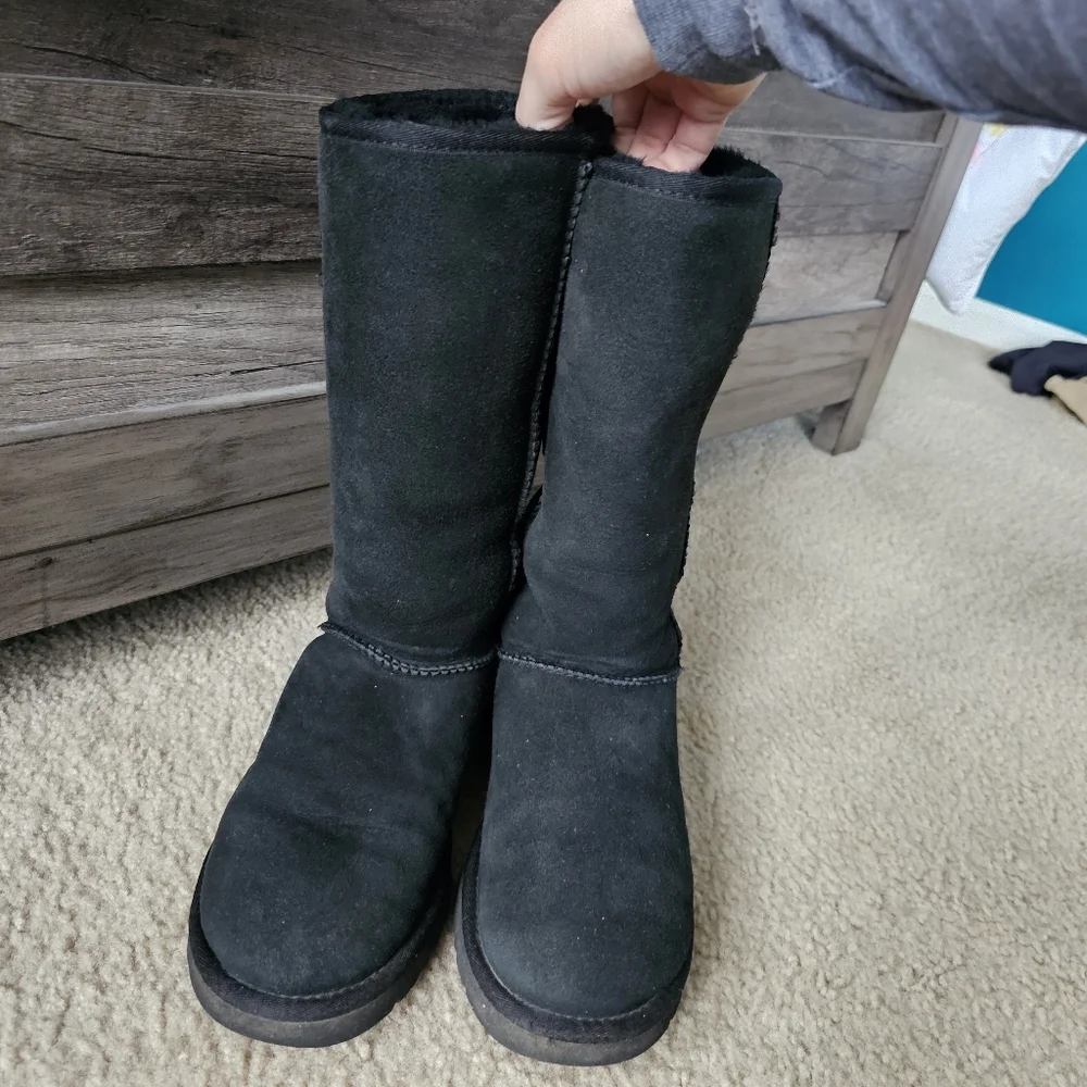 UGG black classic tall boots sheepskin shearling size 8
